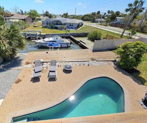 Intracoastal Homes House | Waterfront hideaway on the canal