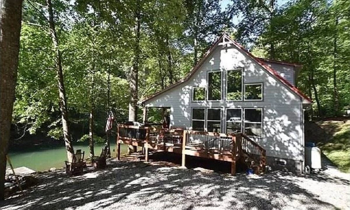 Bryson City House | Waterfront Home, Hot Tub, Gas Fireplace, Fire Pit, WiFi, Family & Dog-Friendly