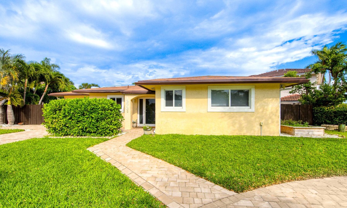 Pompano Isles House | Waterfront home with private pool, outdoor living area, washer/dryer, & AC