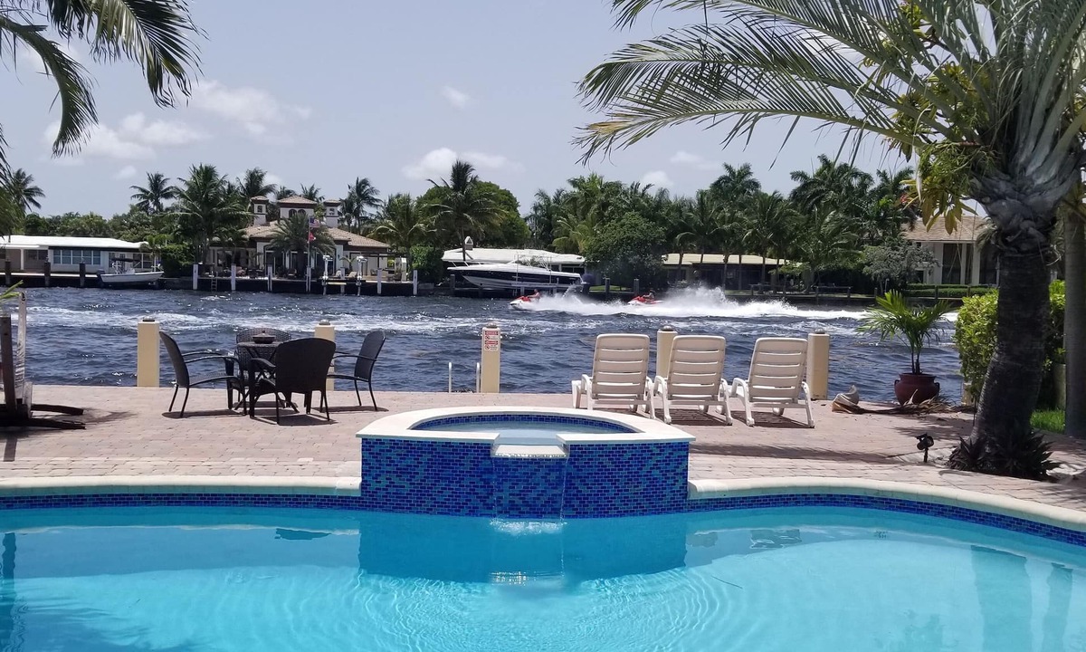 Pompano Beach House | Waterfront Intercostal Family- House, walking distance to the Beach