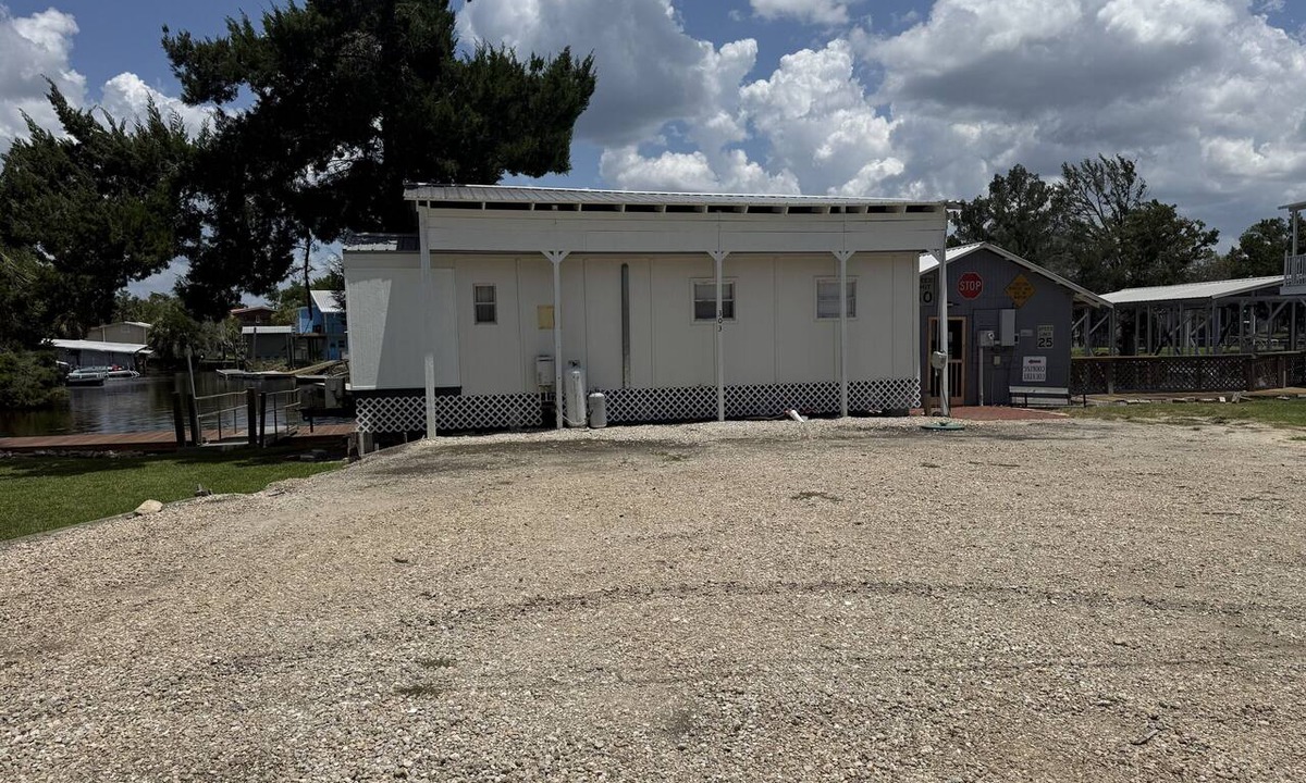 Steinhatchee House | Waterfront- Jack's Place- Charming Tiny House on canal- Dock, Porch Swing