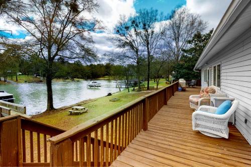 Leesville House | Waterfront Lake Murray Home w/Dock: Dogs Welcome!