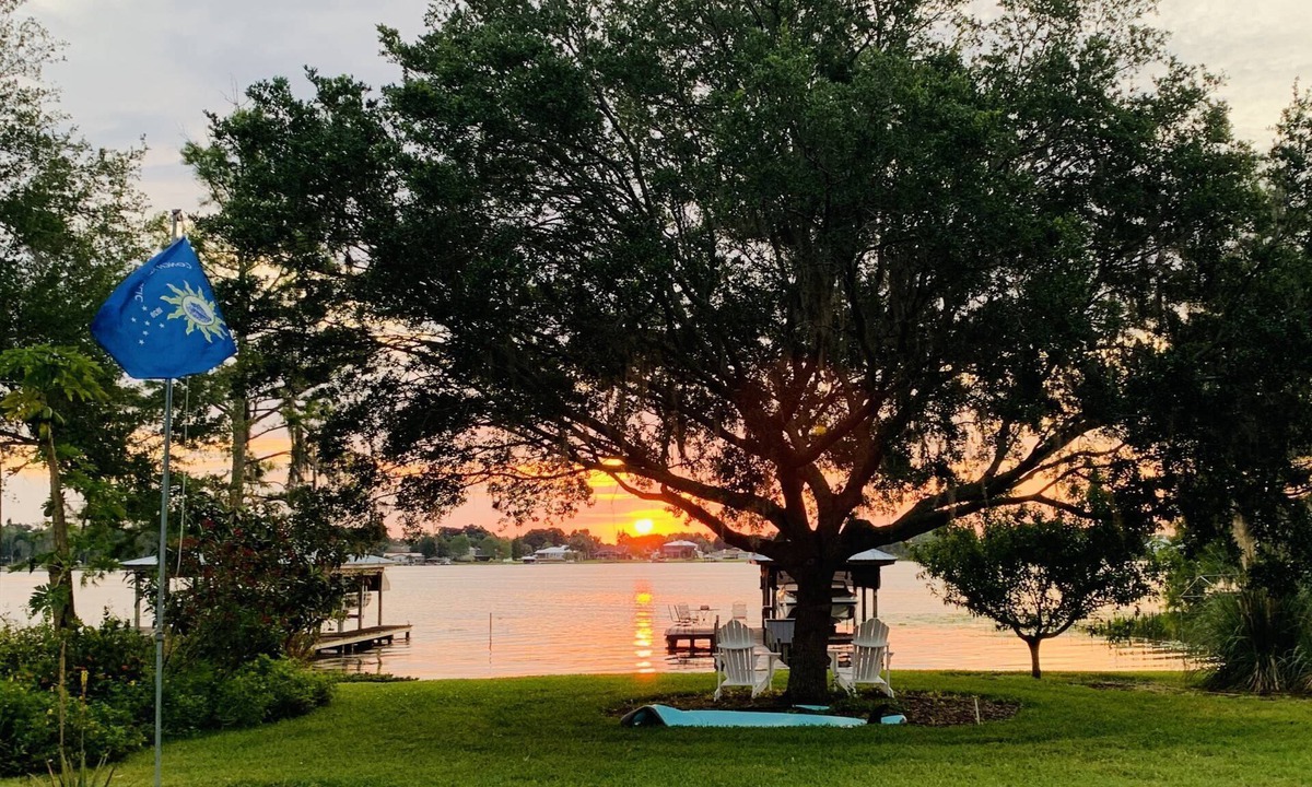 Winter Haven House | Waterfront Lakehouse, Private Dock, Tiki Bar, Playground, Near Legoland | Lake Idylwild Delight