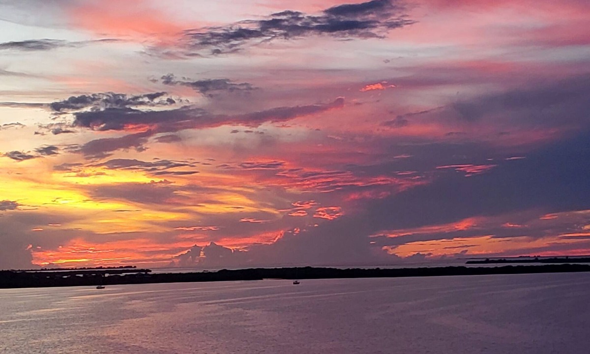 Palmetto Condo | Waterfront Luxury Penthouse Condo on Tampa Bay Estuary and Golf Course