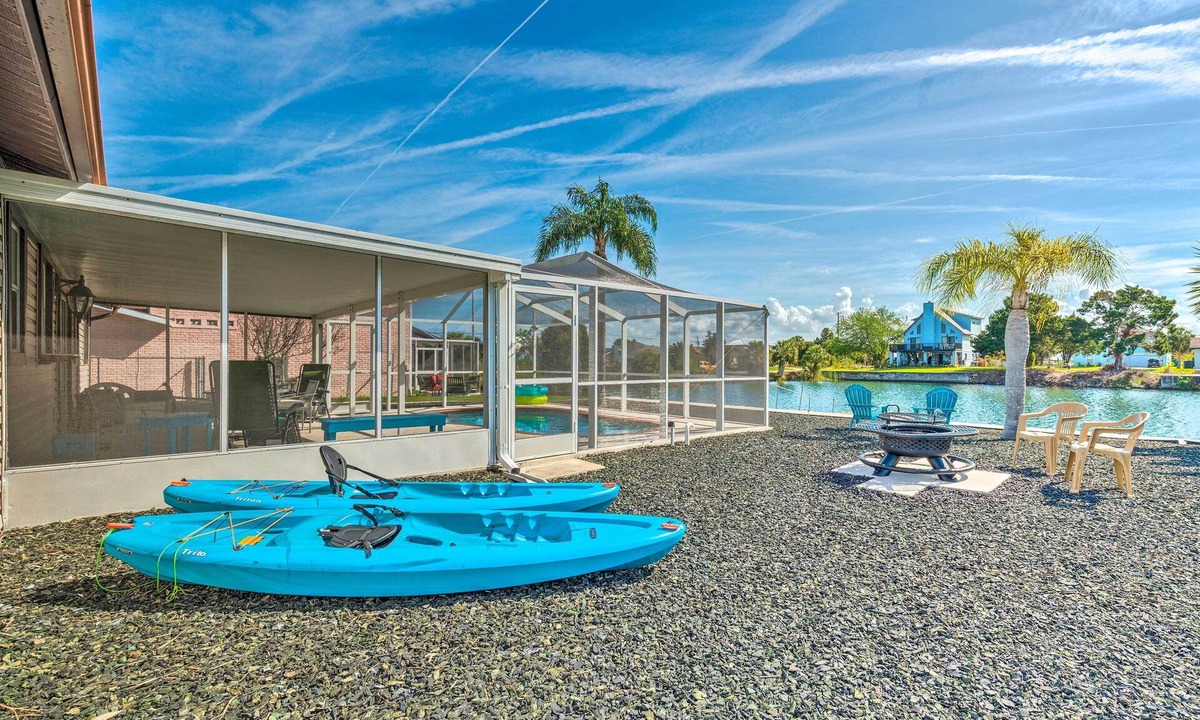 Spring Hill Cottage | Waterfront Retreat w/ Kayaks & Private Dock!