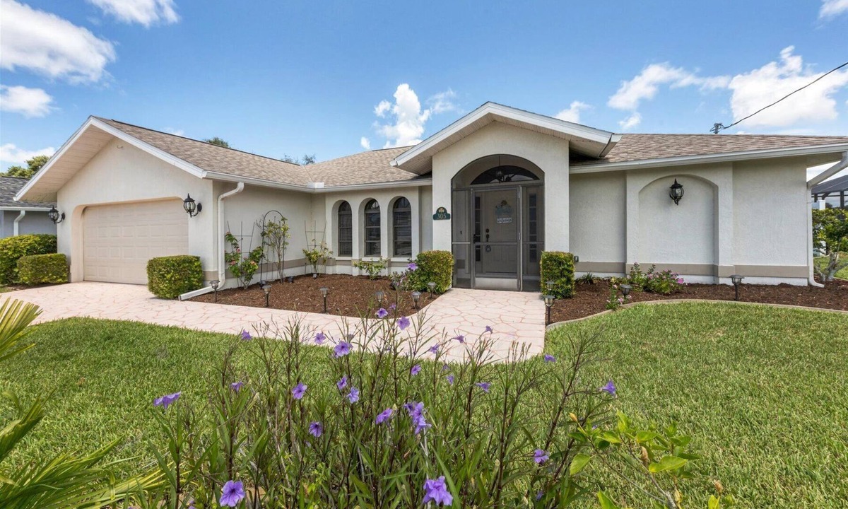 Pebble Beach House | Waterfront Rotonda pool home - 305 Rotonda Circle