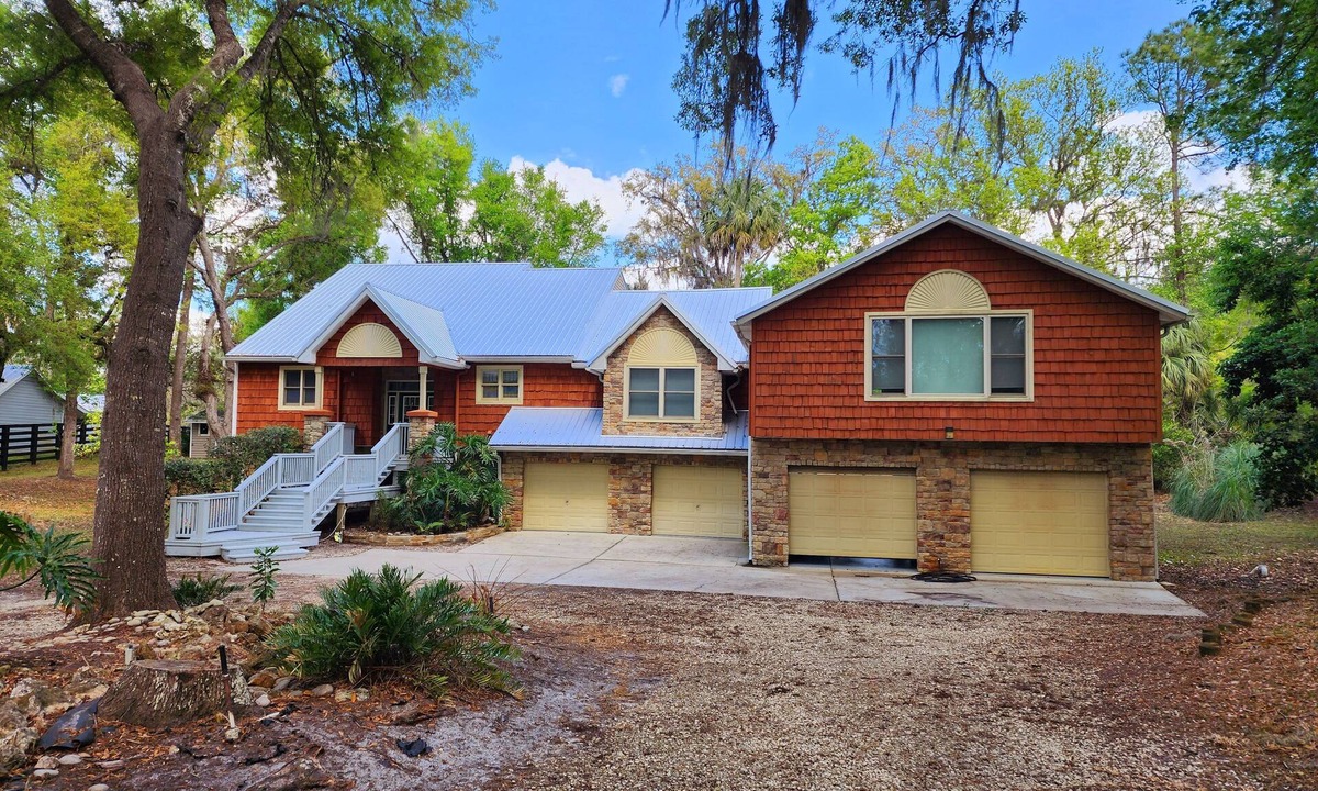 Crystal River House | WATERFRONT Sleeps 12!