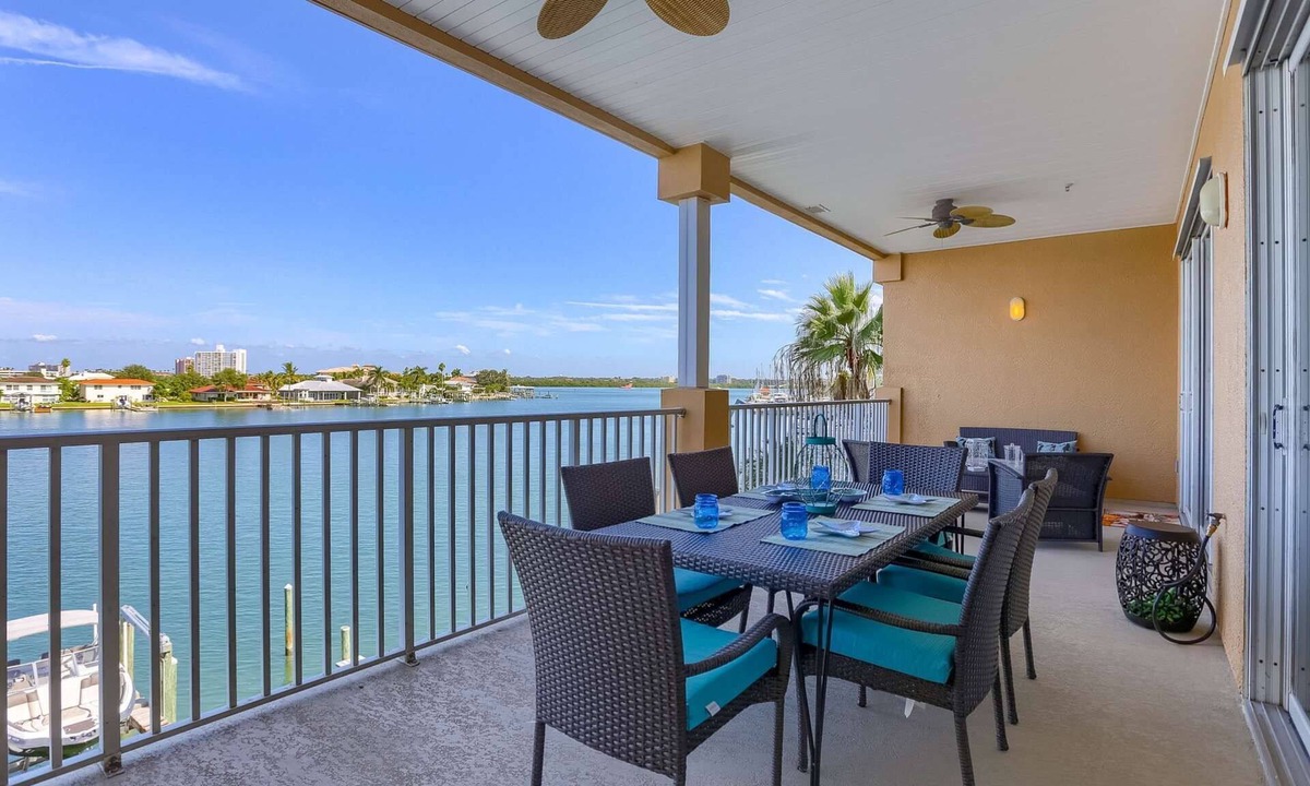 Clearwater Beach Condo | Waterfront, Spacious Balcony, 2 King Bedrooms! Free Cable & Wi-Fi, W/D, Pool, Hot Tub-304 Island Key