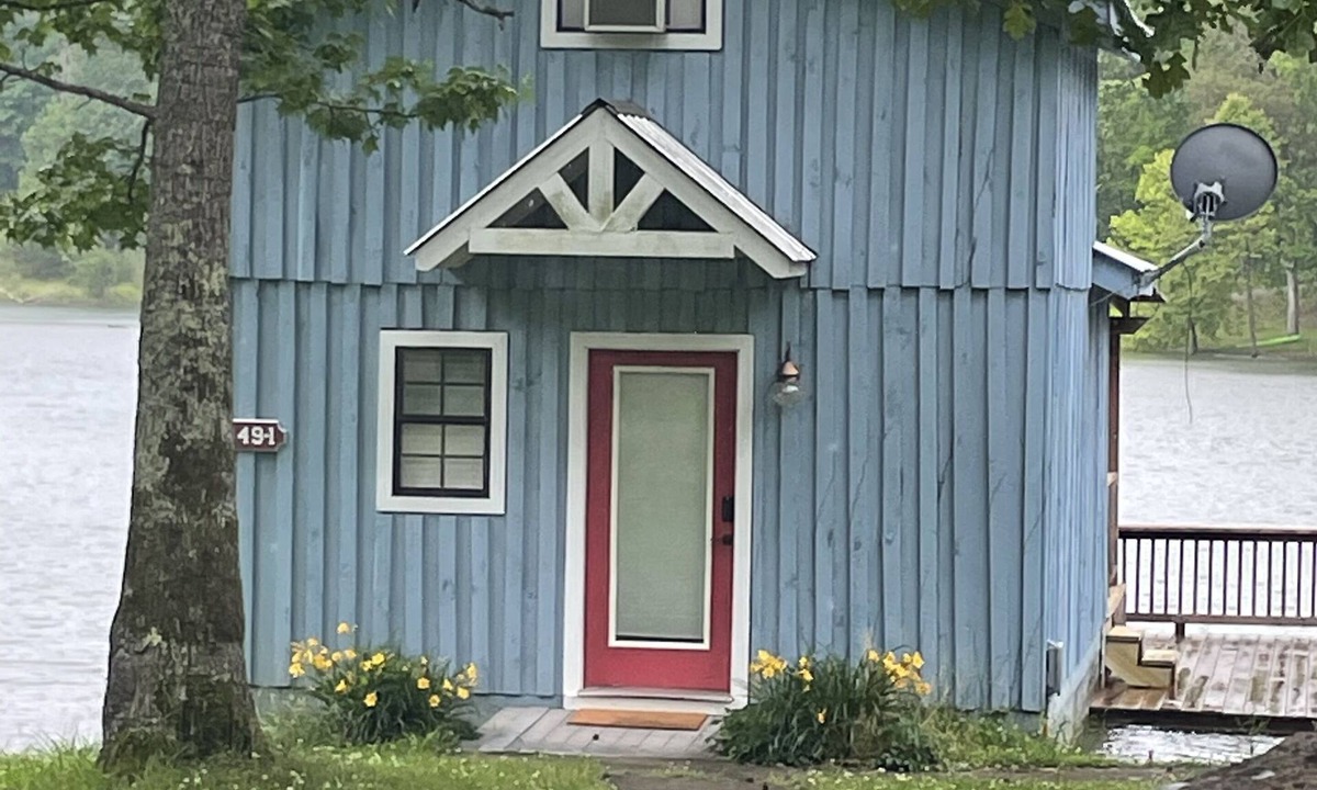 Rising Fawn Cabin | Waterfront Tiny Fishing Cabin -30 minutes from Chattanooga