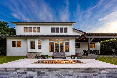 Coral Gables House | Waterfront Villa with Pool and Dock