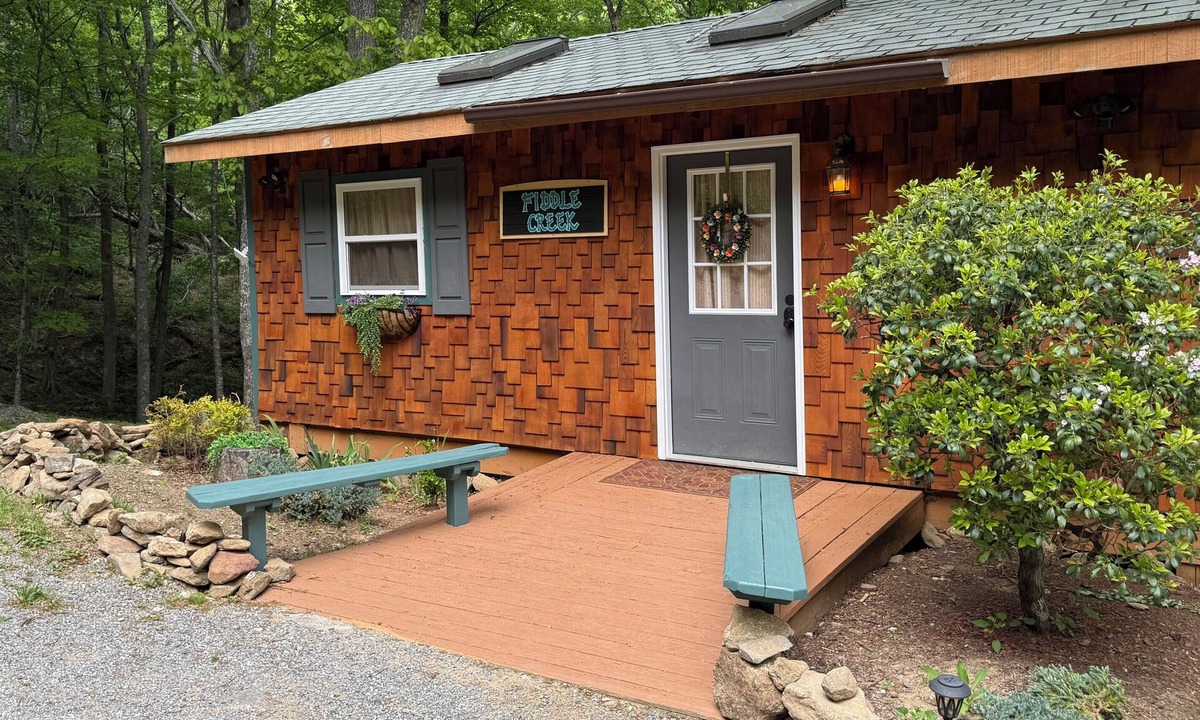 Laurel Ridge Cabin | Welcome to Black Mountain Stomping Ground's Fiddle Creek w King Bed/brook.