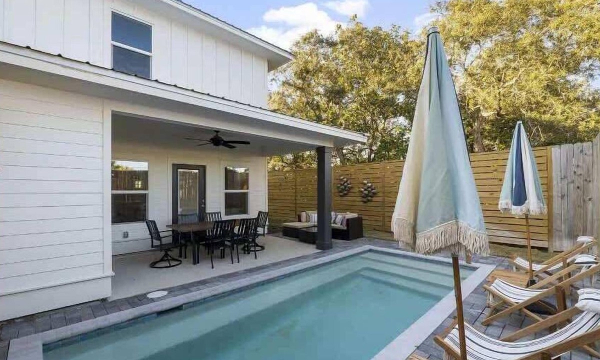 Bahama Beach House | Welcome to Fins! Private Pool! 2 Min walk to Beach