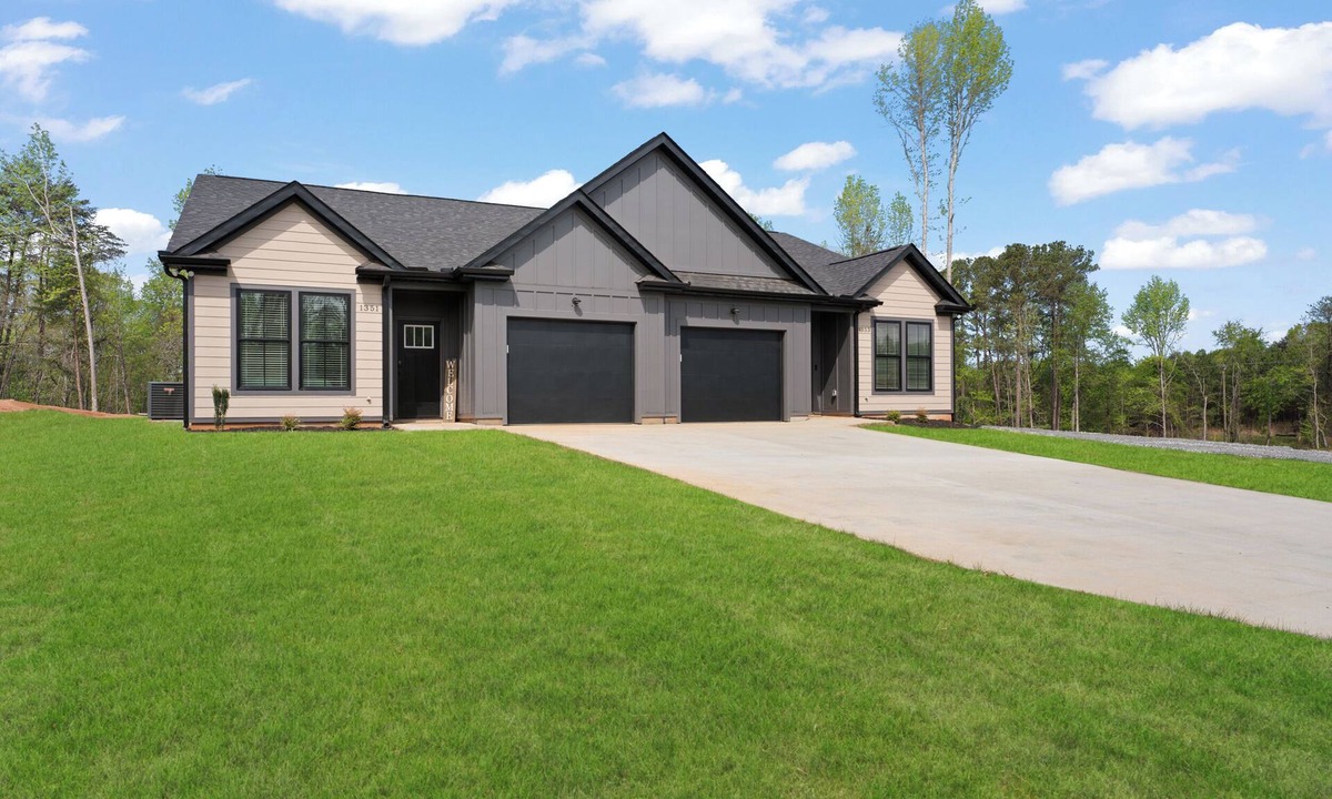 Inman House | Welcome to Sunset Haven at Lake Bowen. This is a new 3bed 2bth Pet Friendly home