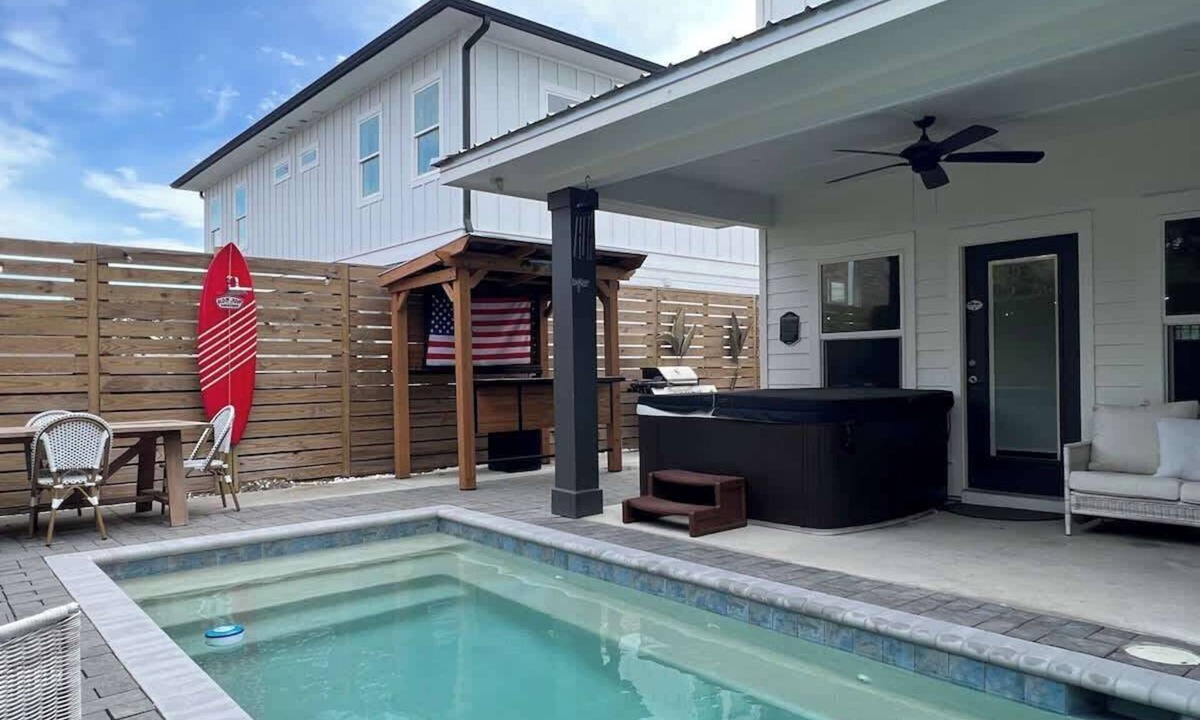 Bahama Beach House | Welcome to Wastin' Away! Prvt Pool 2Min wlk to Bch