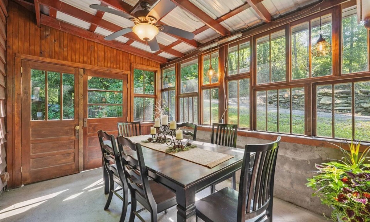 Linville Falls Cabin | Welcoming 4-bedroom cabin near Linville Falls