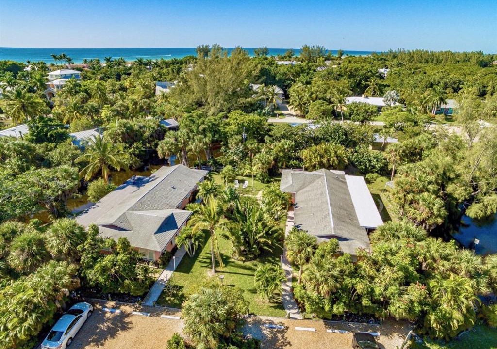 Tradewinds House | West End Paradise 3M