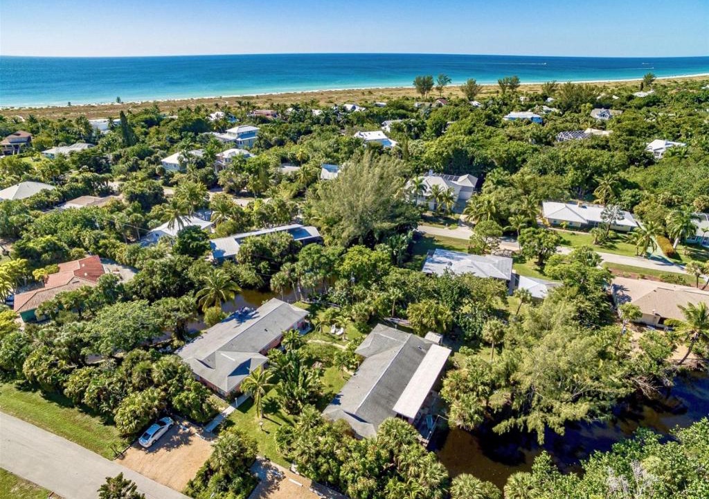 Tradewinds House | West End Paradise 4E