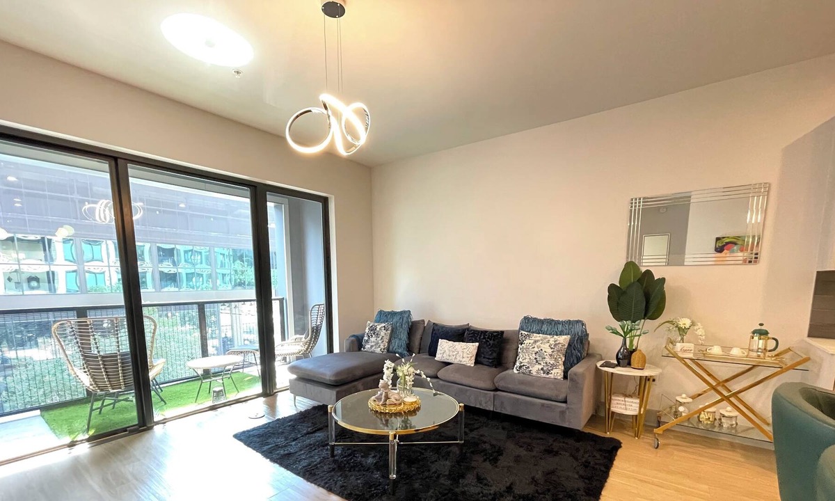 Westside Apartment | West Midtown Oasis/Street facing view