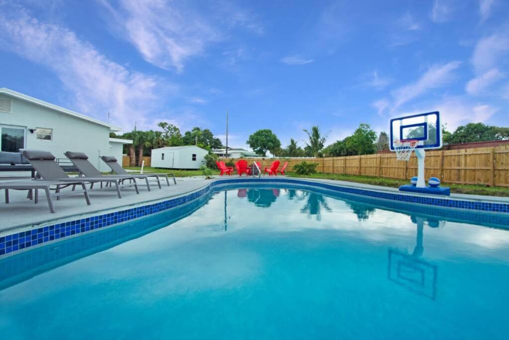 Mangonia Park House | West Palm Beach Pool Home- Paxton