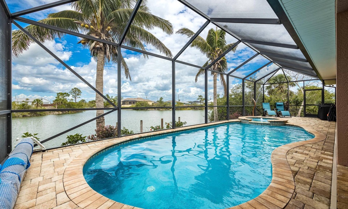 Jacarandas House | Where waters intersect and Dreams unwind! Kayak, Bikes, Heated Pool & Spa - Villa Cayman - Roelens