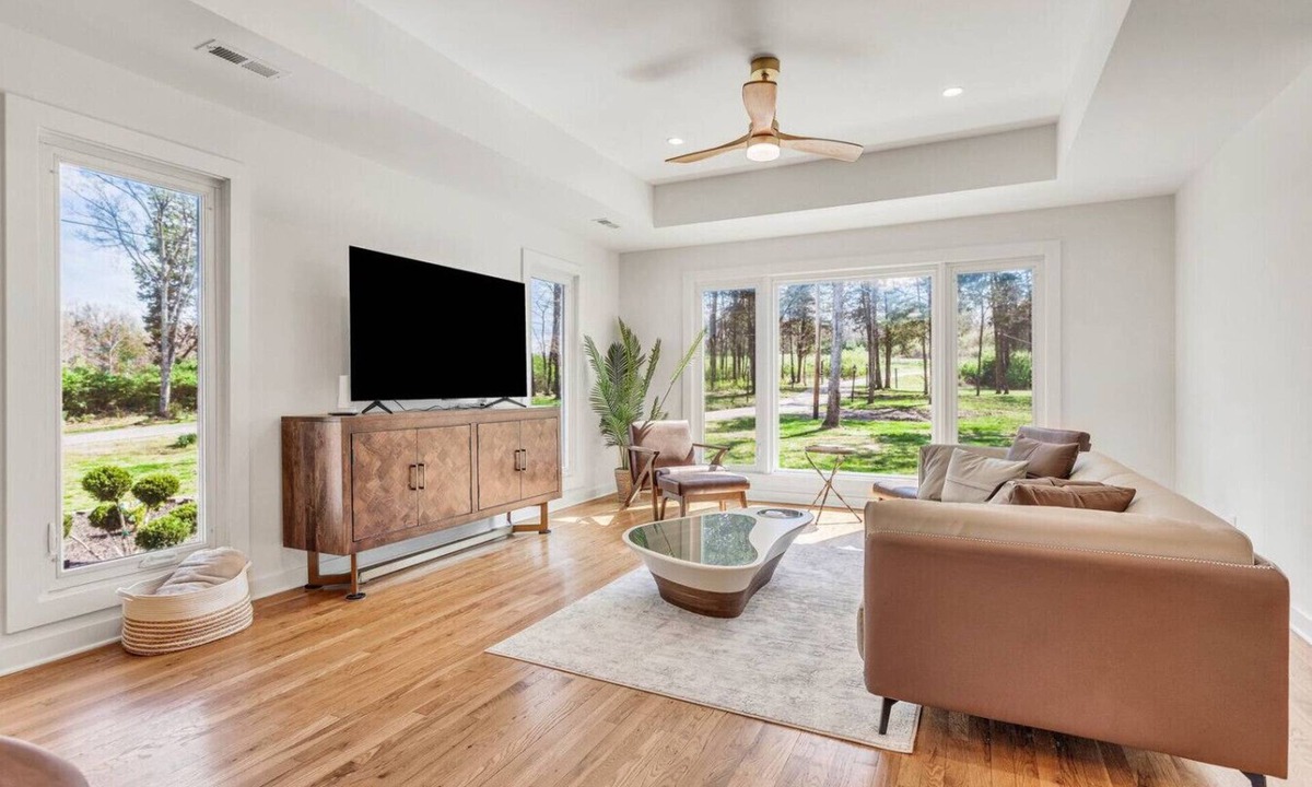 Franklin House | Whiskey Hollow Luxury Escape on 5 Acres, Sleeps 8