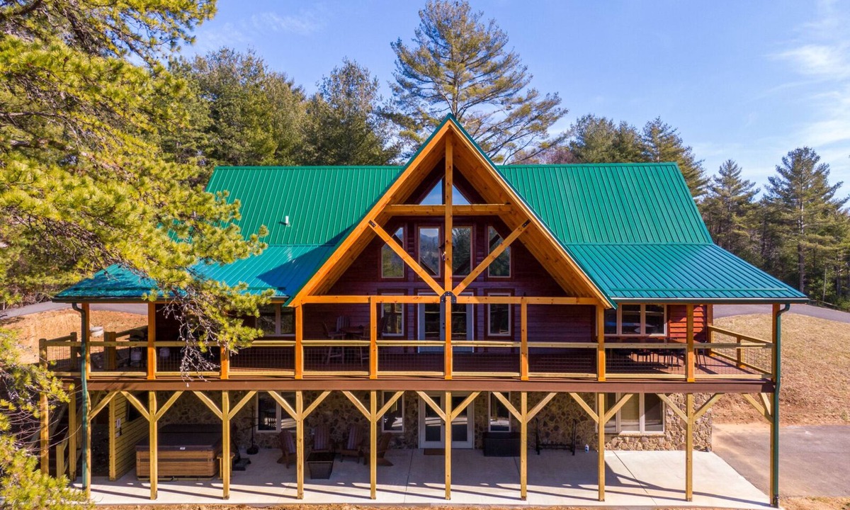 Jefferson House | Whiskey River by the New - hot tub, game room, New River access!