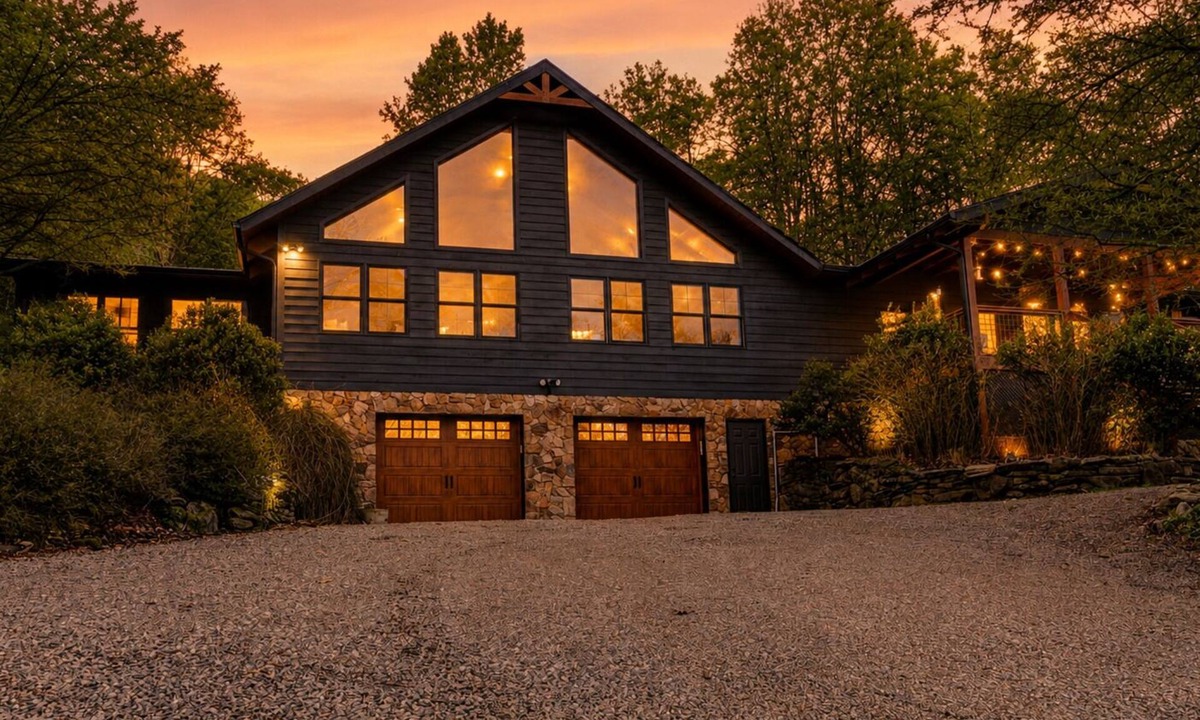 Barnardsville House | Whiskey Rock | Private Estate on 50 acres | Event Friendly | Spectacular Views