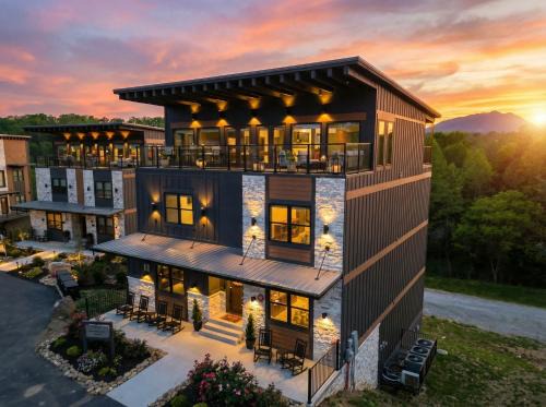 Sevierville House | Whispering Pines Cabin - Waterpark - Sleeps 26