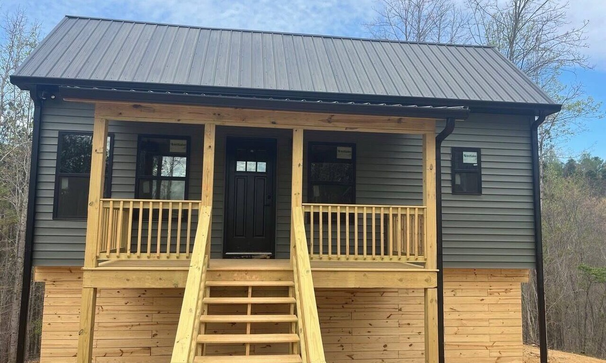 Oldfort Cabin | Whispering Timber 1-bedroom cabin in charming Old Fort with AC