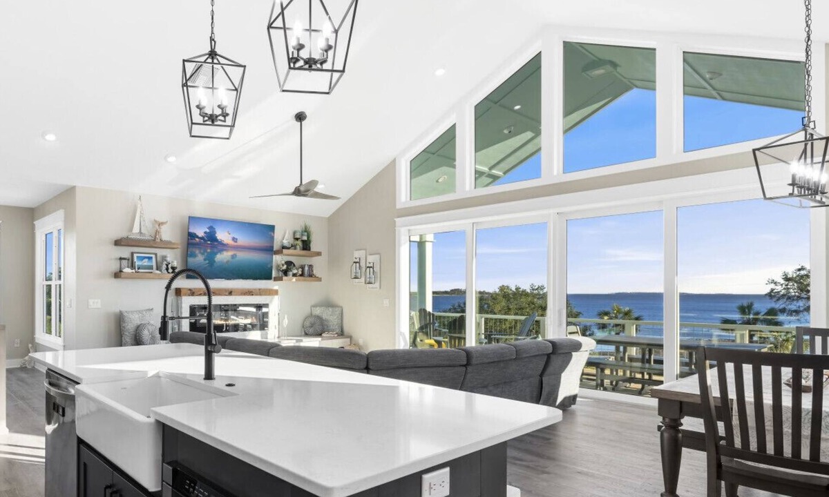 Cedar Key House | Whispering Waves ~ Family Retreat