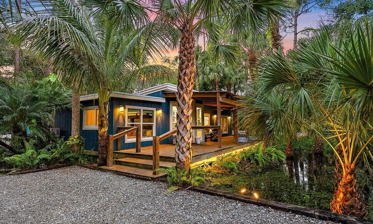 Jupiter Farms House | Whispering Woods - Wake Up To The Sounds Of Nature