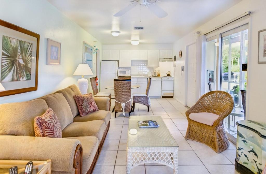Sanibel House | White Caps 1
