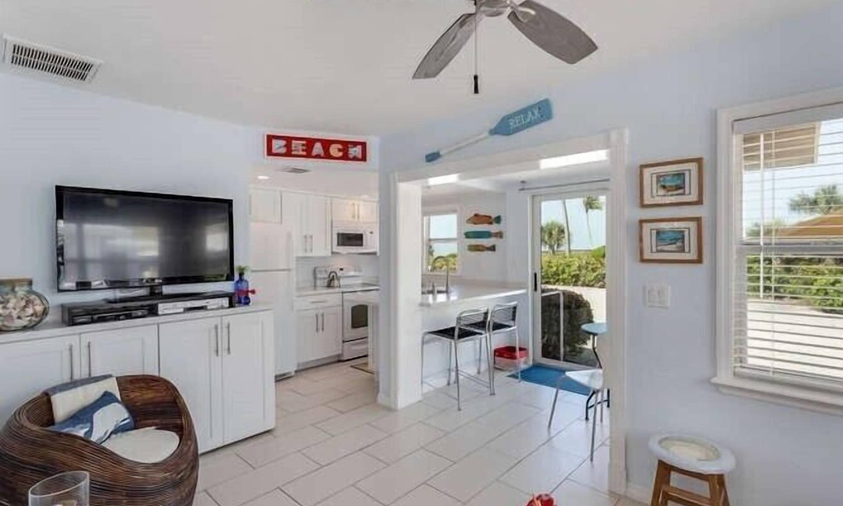 Sanibel Condo | White Caps #7 one bedroom beach view cottage, Sanibel island vacation rental
