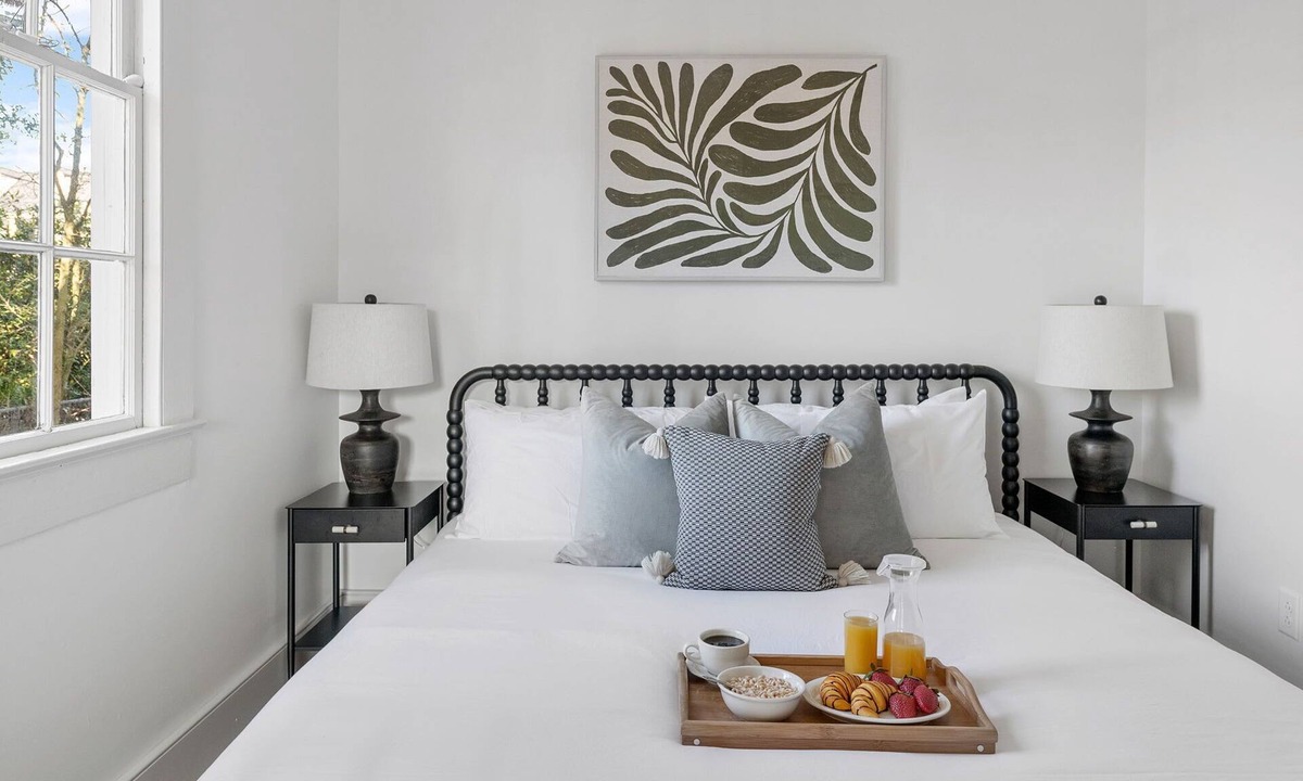 Cannonborough Elliotborough House | Whole House|Downtown|Sleeps 16