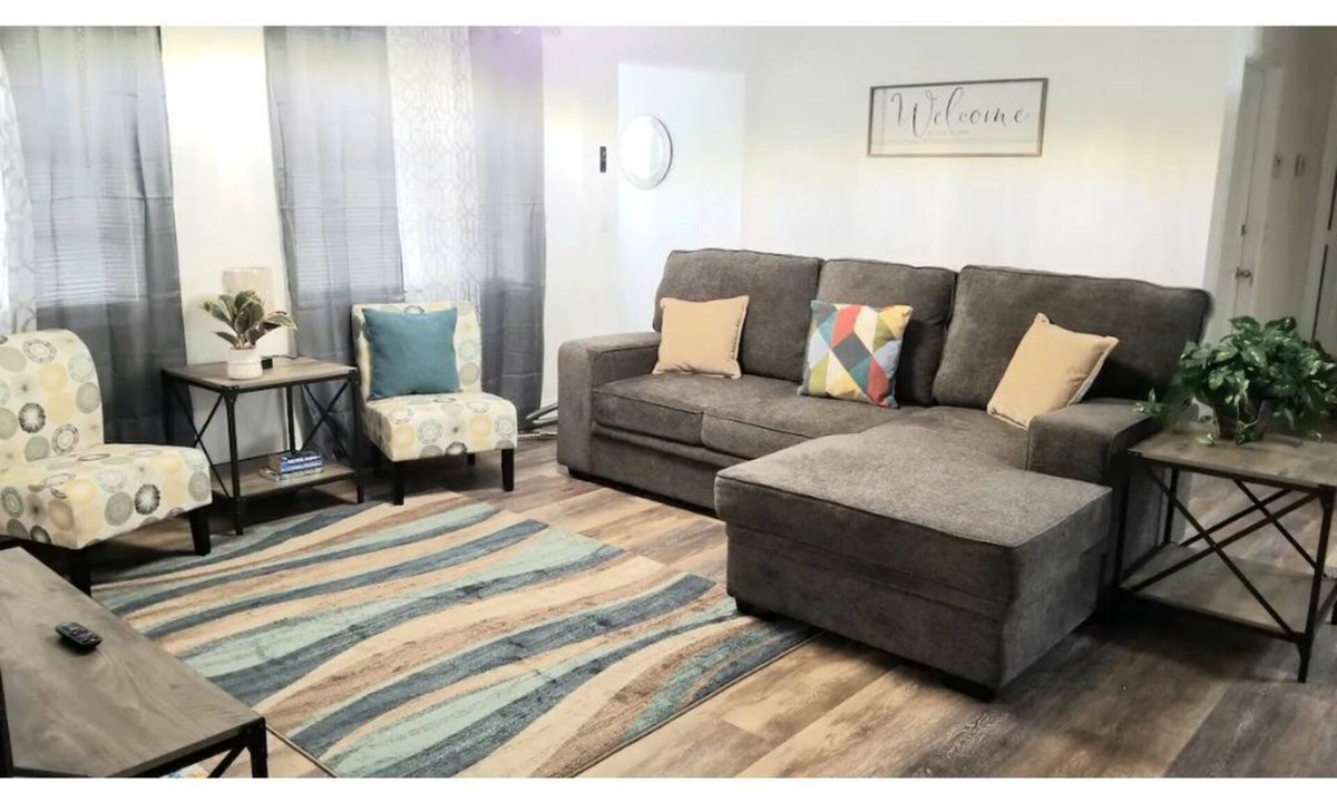 West Palm Beach House | Whole House+Renovated+Pool+Lanai+BBQ+Close to All