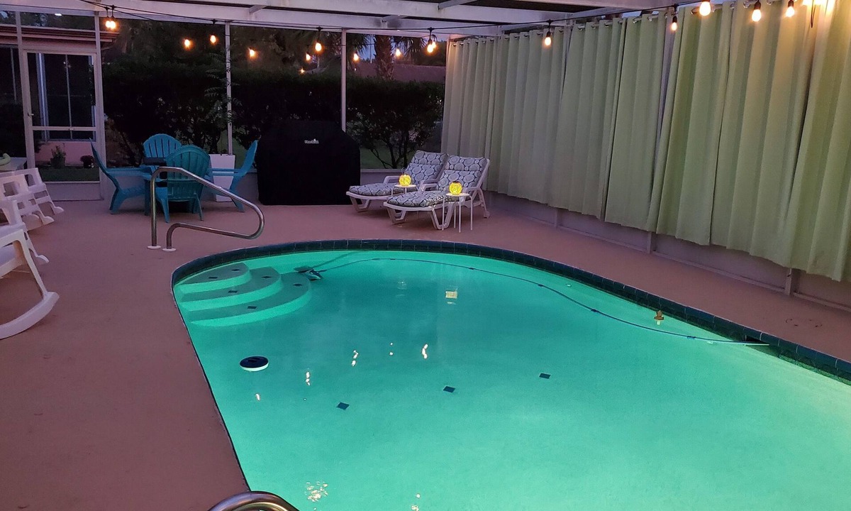 Beacon Woods East Apartment | Why rent a room when you can have your own wing?