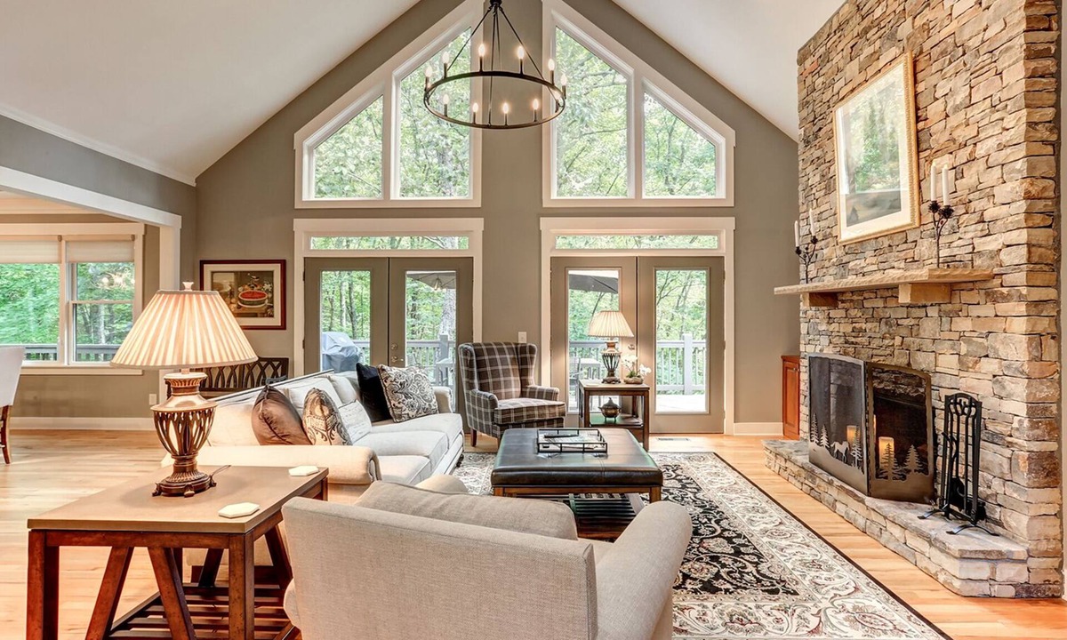 Big Canoe House | Wilderness Lodge - The perfect getaway home in Big Canoe!