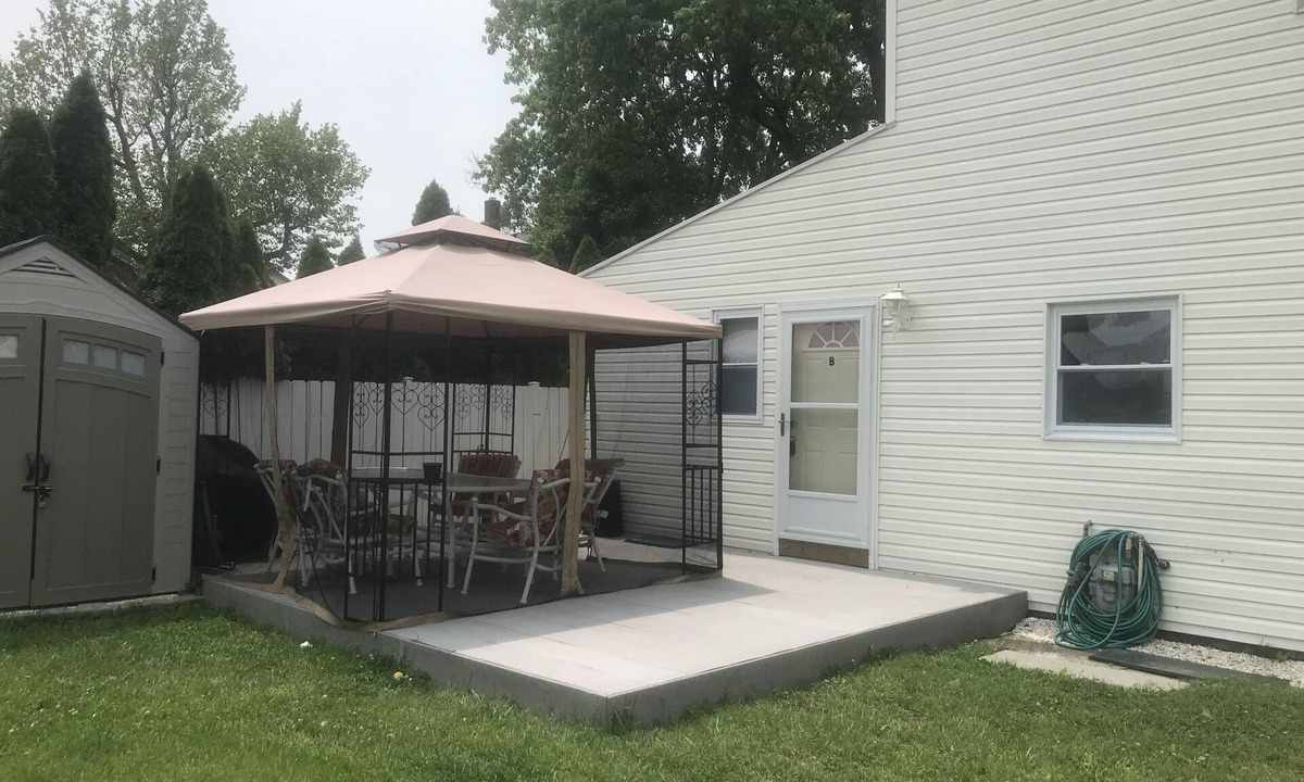Wildwood Apartment | Wildwood apt 4.5 blocks from the beach , huge yard