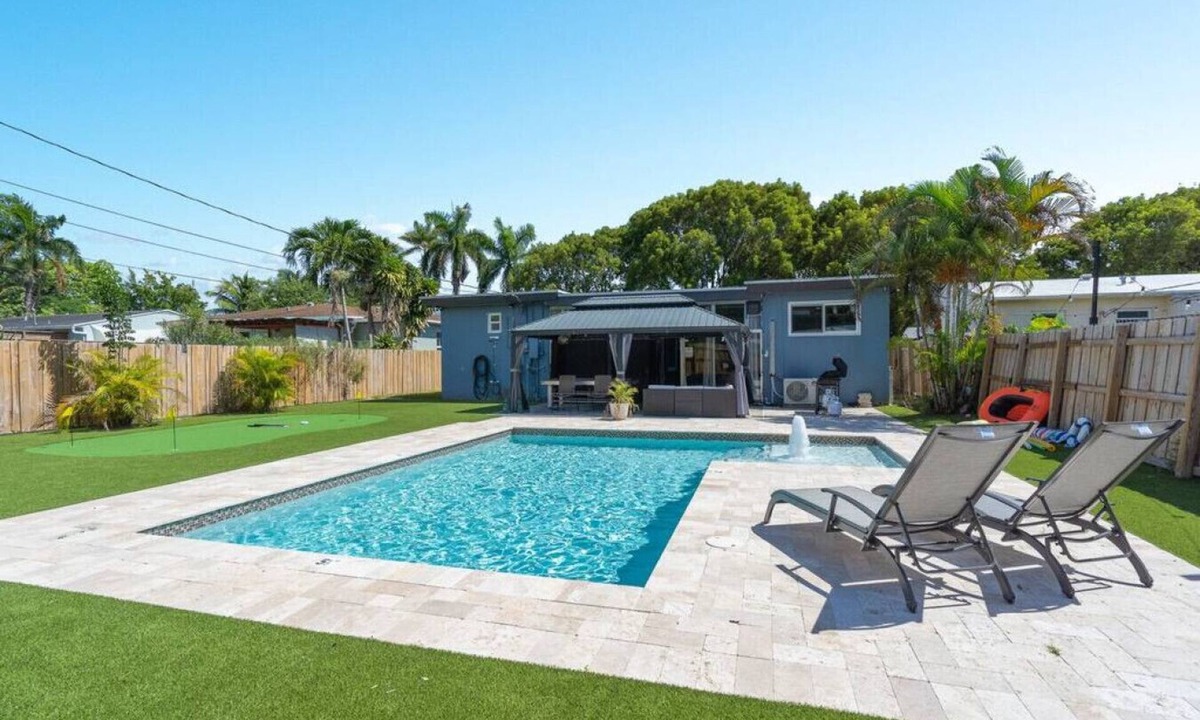 Parkside House | Wiley's Paradise - 3bedroom/2bath + Office & Heated Pool