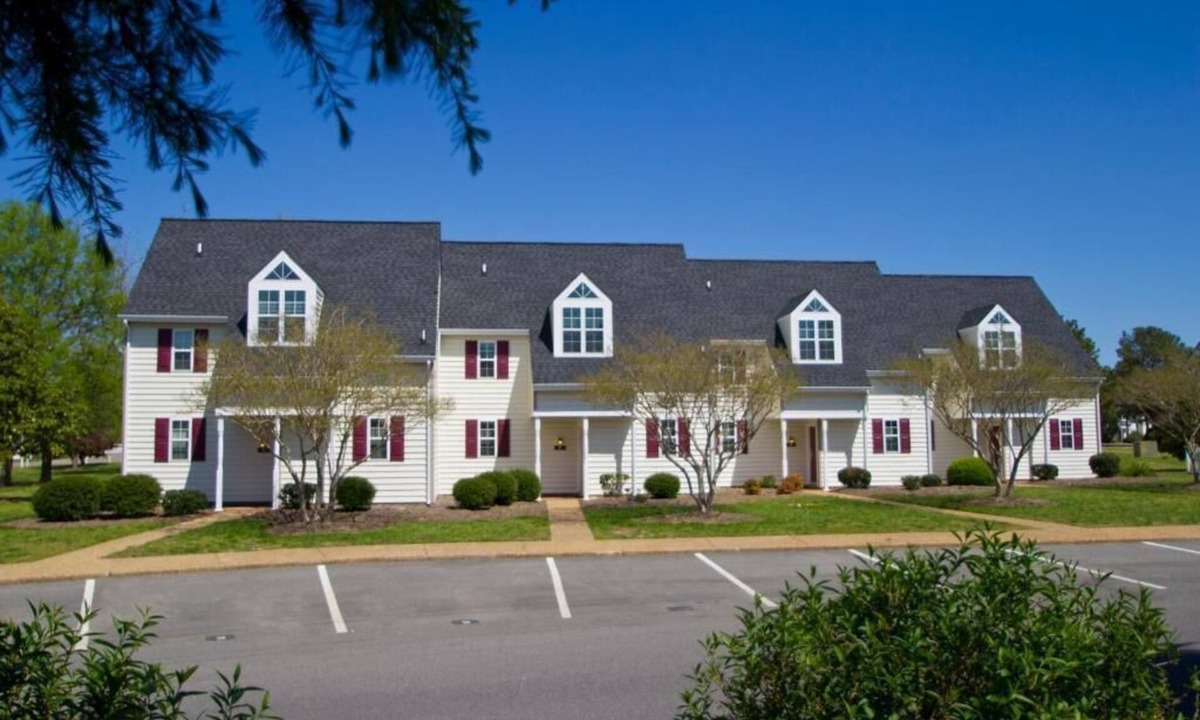 Berkeley Villa | Williamsburg | Colonial Gardens Stay | Pool & Tennis