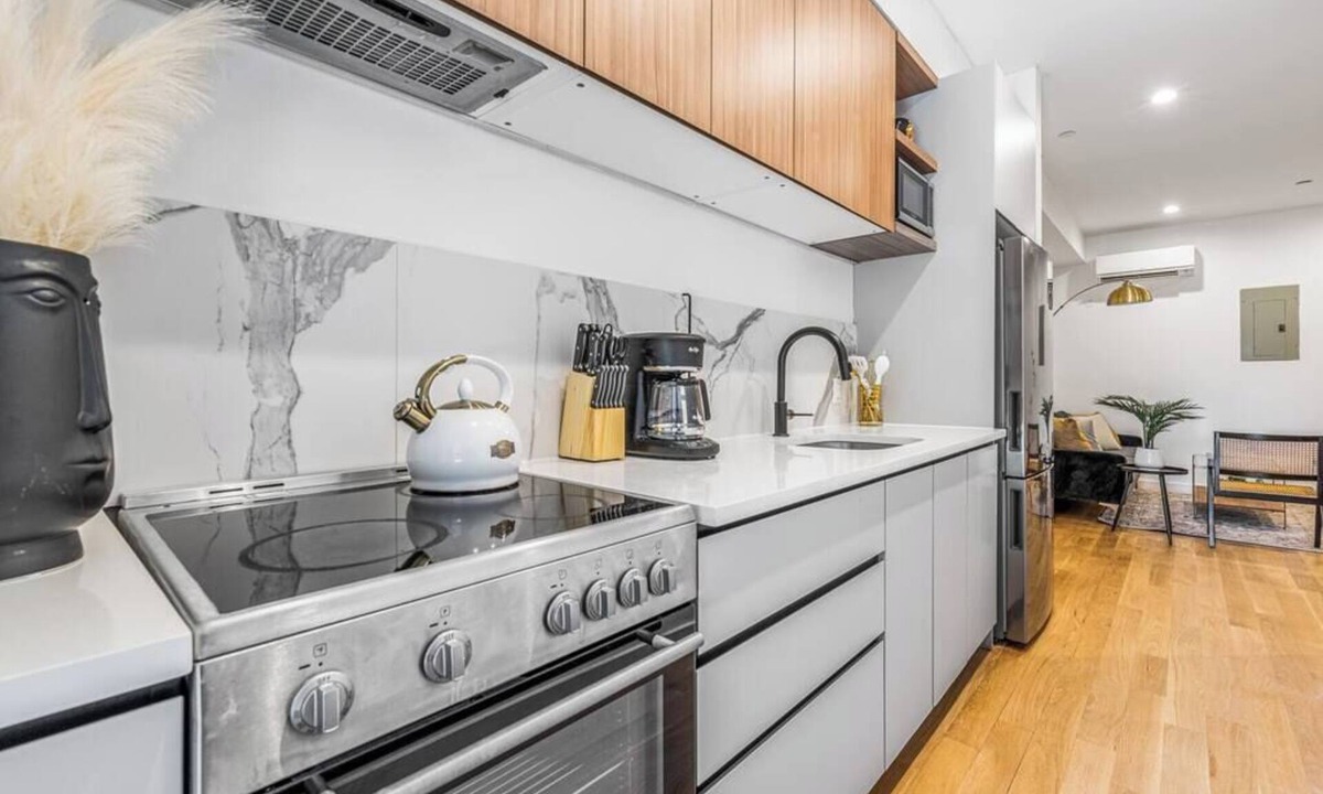 Williamsburg Apartment | Williamsburg, Private outdoor, w/in unit W/D, Gym