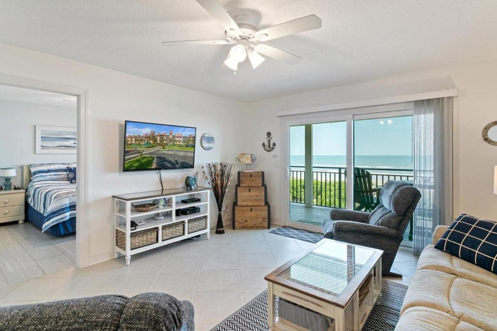 Crescent Beach House | Windjammer 209