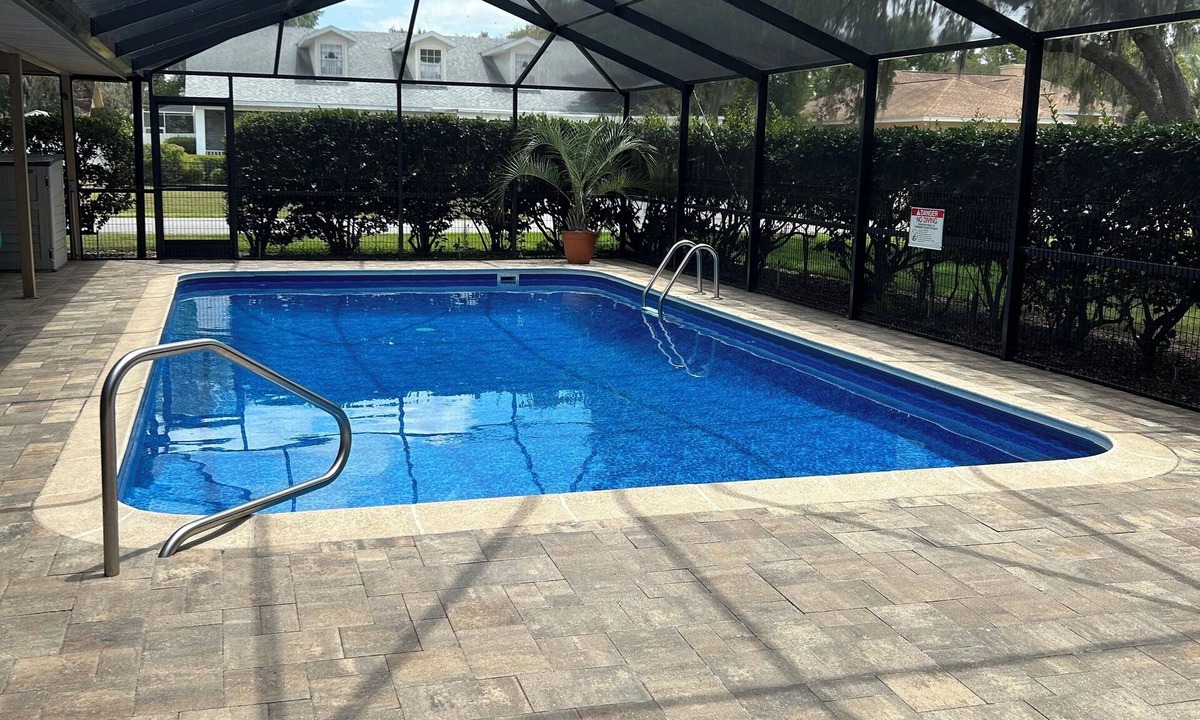 Jan Phyl Village House | Winter Haven, FL Pet Friendly Residential Retreat