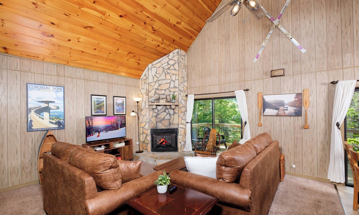Gatlinburg House | Winter view, Foosball & Hot Tub-3 bedroom- GBurg!