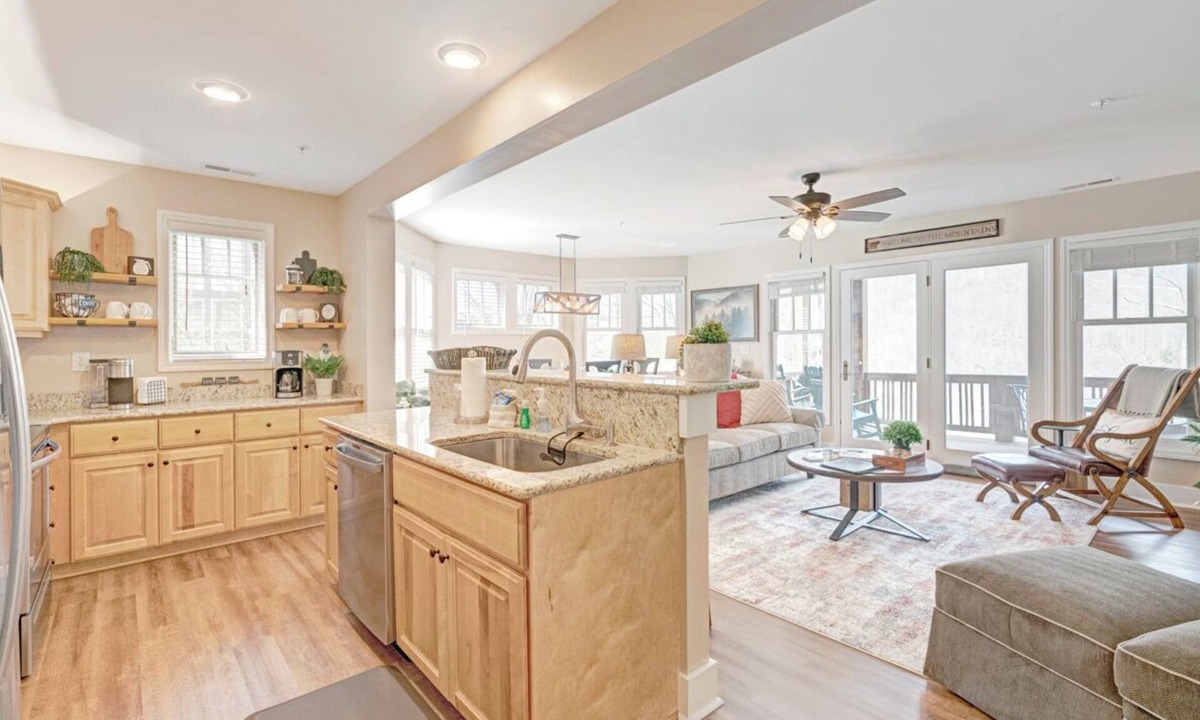 Banner Elk Condo | Wintergreens R910- Mtn Condo/View, Gated Resort, Indoor/Outdoor Pools & Hot Tub