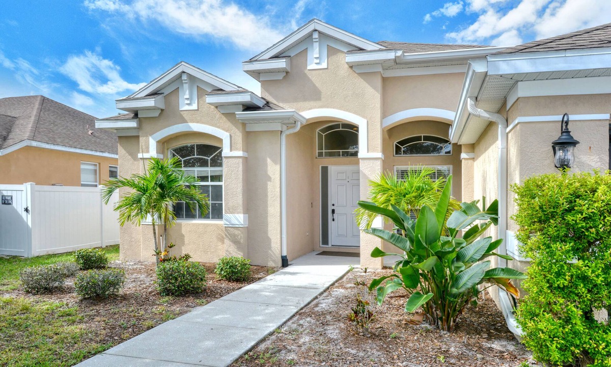 Fruitville House | WONDERFUL Sarasota Home NOW AVAILABLE FOR 2025 Mid/Long term.