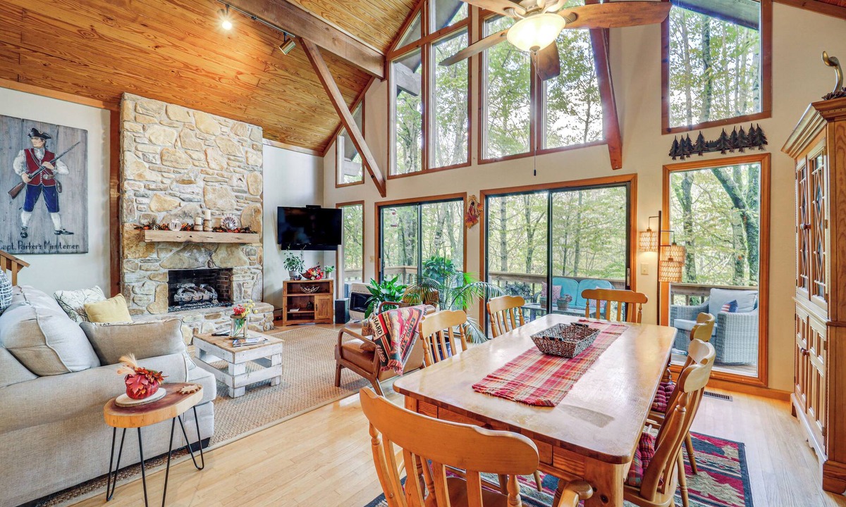 Newland Cabin | Wooded Cabin w/2 Decks on Golf Course in Newland!