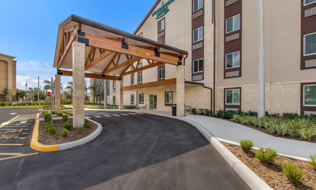 Tamarac Hotel | WoodSpring Suites Tamarac