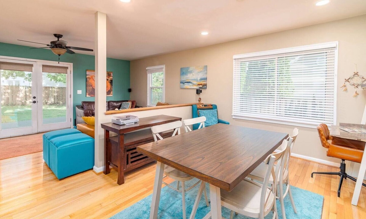 Fairfax House | Work & Explore | Near DC, Metro, Dining!