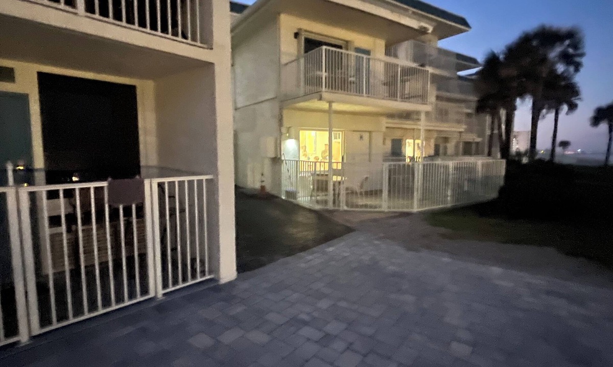 South Peninsula Historic District Condo | WOW BEACH FRONT Ground Level